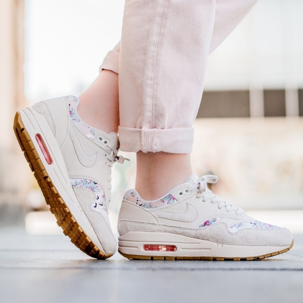 NEW Nike Air Max 1 Floral (Rare)